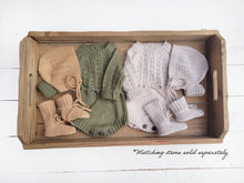 Load image into Gallery viewer, Baby Knit Booties
